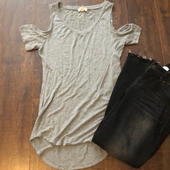 Ultra Flirt Tops - FINAL ⬇️Grey cold shoulder top by Ultra Flirt